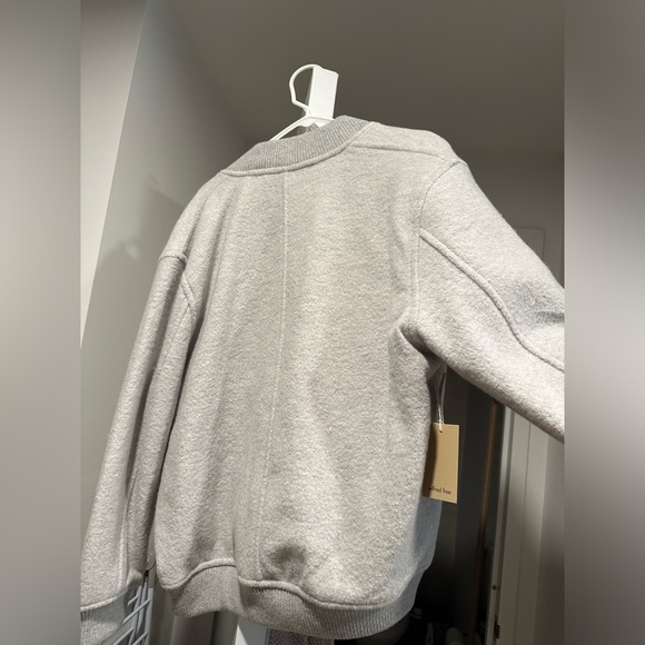 Aritzia bomber Jacket - Picture 2 of 5